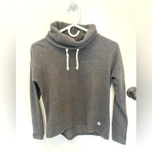 Sporty turtle neck sweater